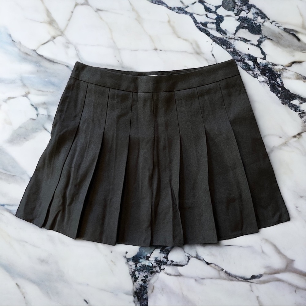 NWOT Black pleated short skirt. Size large but fits like medium.